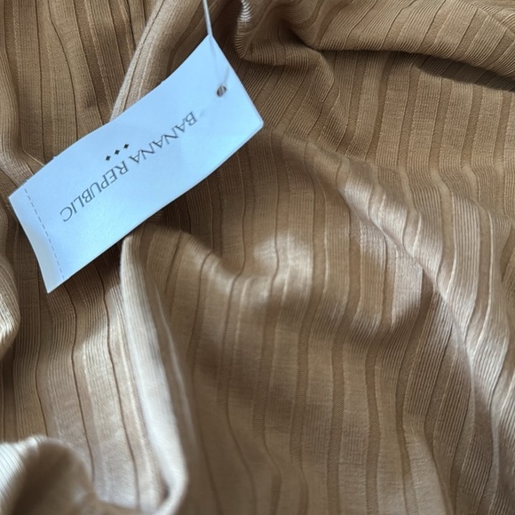 Banana Republic V Neck Blouse - Picture 6 of 6